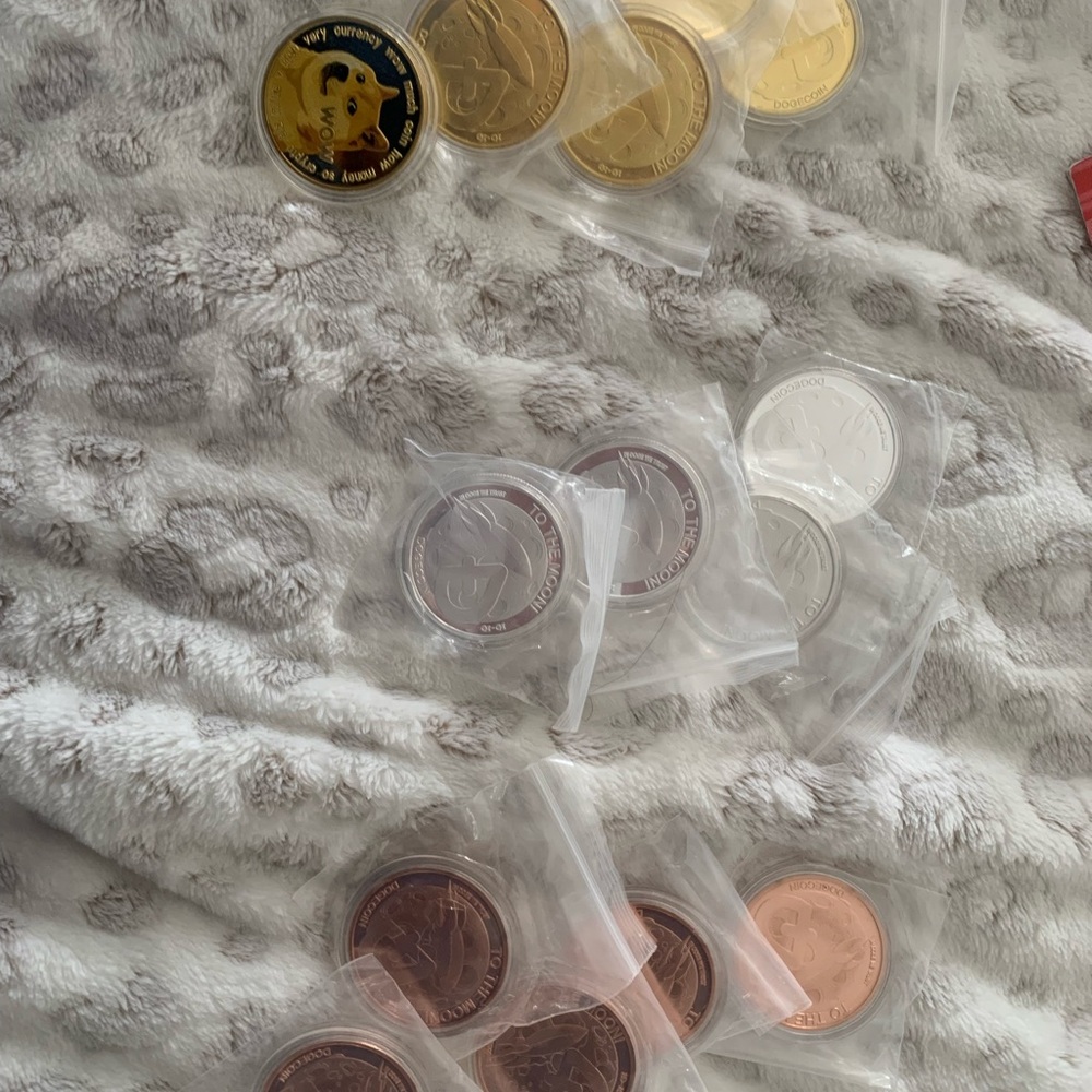 Dogecoin To The Moon Collectables - Picture 3 of 9